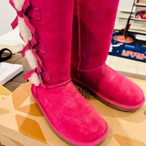 UGGS VICTORIA TALL US SIZE 3